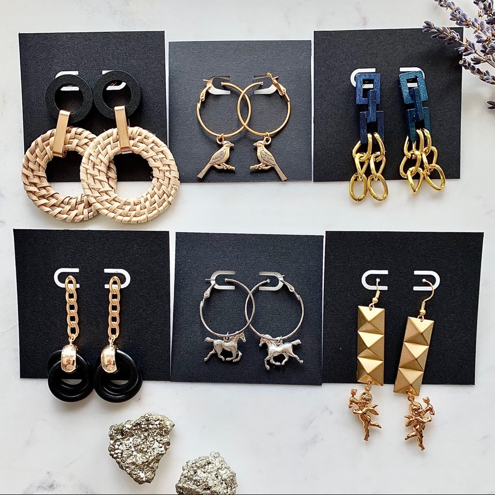 A set of 6 Women’s Earrings